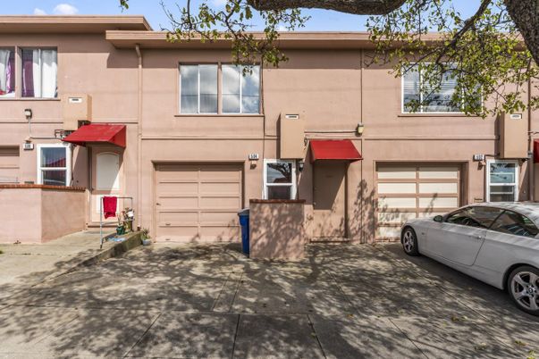 Attached, Exterior, Facade, Rowhouse
