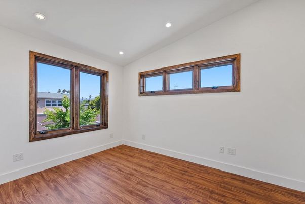 Empty room, Interior, Recessed Lighting, Wood Texture Flooring