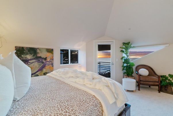 Bedroom, Interior, Water
