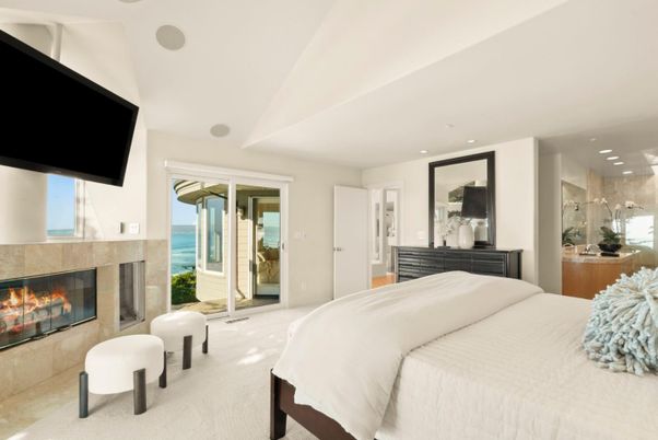 Bedroom, Fireplace, Interior, Recessed Lighting, Water