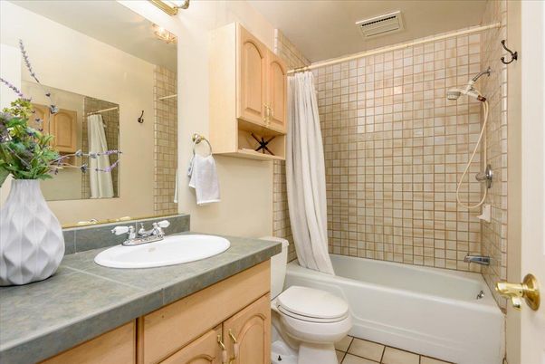 Bathroom, Interior, Tile Countertops