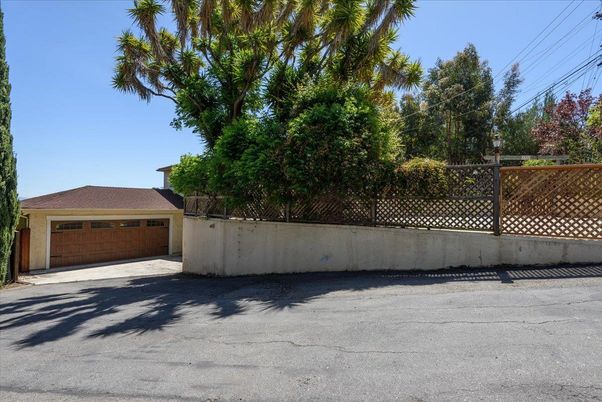 Detached Garage, Exterior