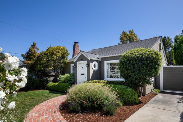 Backyard, Exterior, Facade, Cape Cod