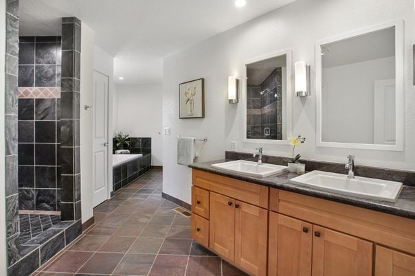 Bathroom, Dual Sink Vanities, Interior, Recessed Lighting