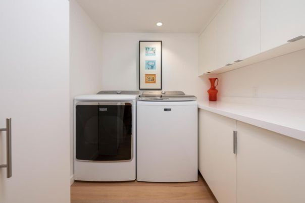 Interior, Recessed Lighting, Washer, Wood Texture Flooring
