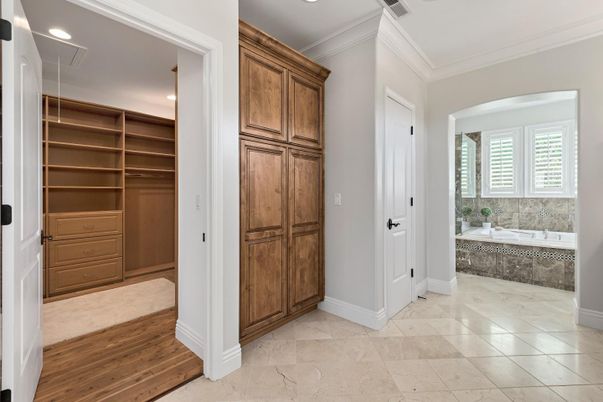 Bathroom, Interior, Recessed Lighting, Wood Texture Flooring