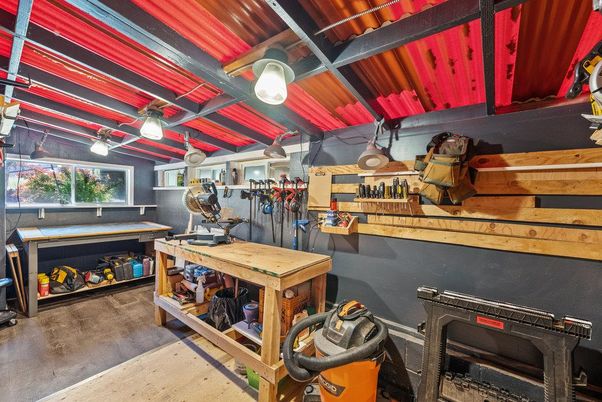 Game Room, Interior