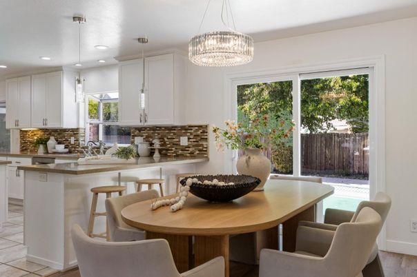 Chandelier, Dining room, Interior, Kitchen, Pendant Lights, Recessed Lighting, Wood Texture Flooring