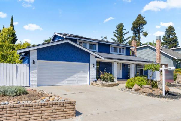 Attached, Exterior, Facade, Ranch