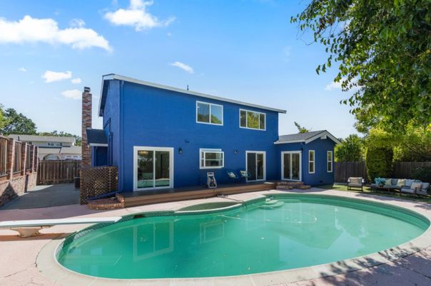 Exterior, Pool