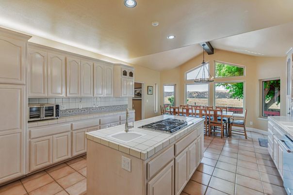 Dining room, Interior, Kitchen, Pendant Lights, Recessed Lighting, Tile Countertops