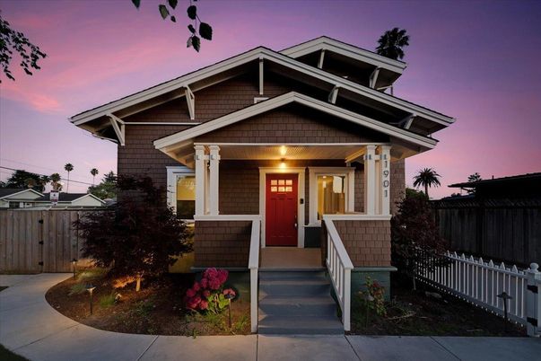 Exterior, Facade, American Craftsman
