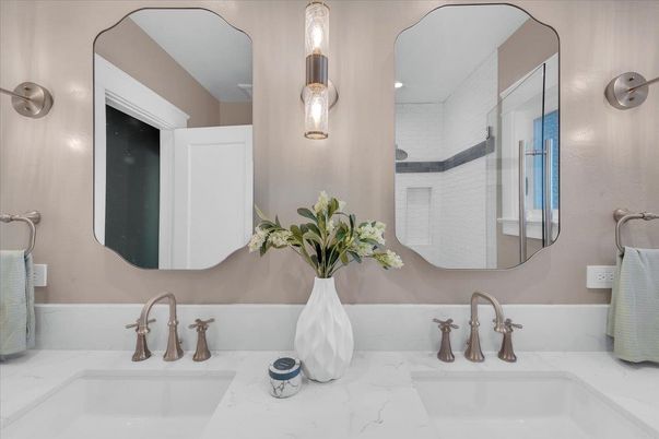 Bathroom, Dual Sink Vanities, Interior