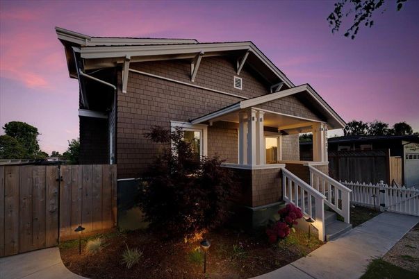 Exterior, Facade, American Craftsman