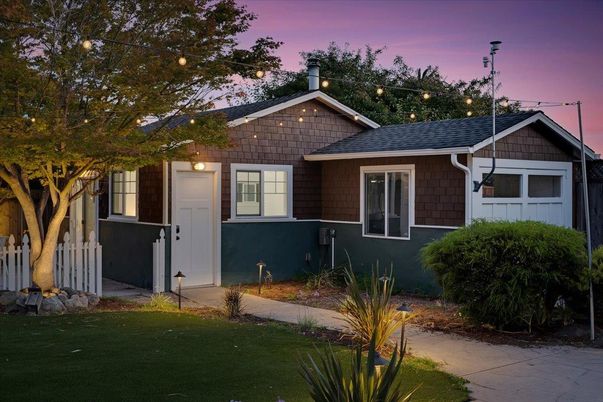Attached, Exterior, Facade, Ranch