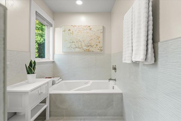 Bathroom, Interior, Recessed Lighting