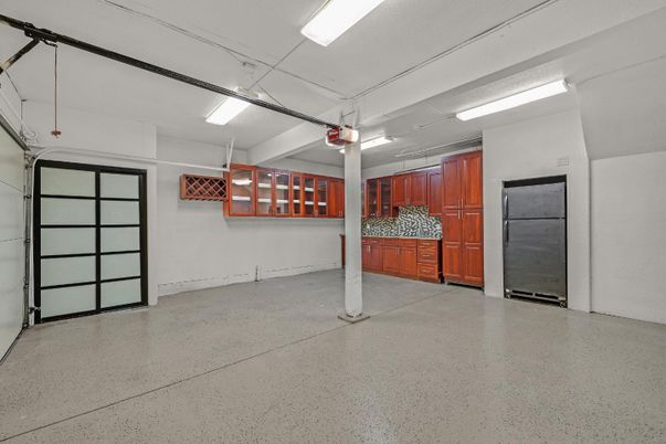 Garage, Interior