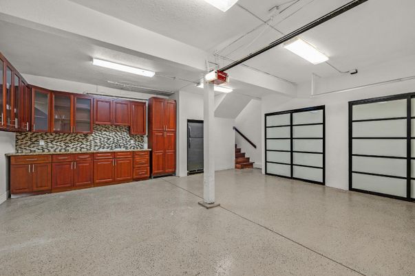 Garage, Interior