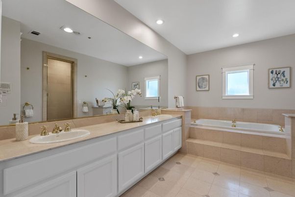 Bathroom, Dual Sink Vanities, Interior, Recessed Lighting