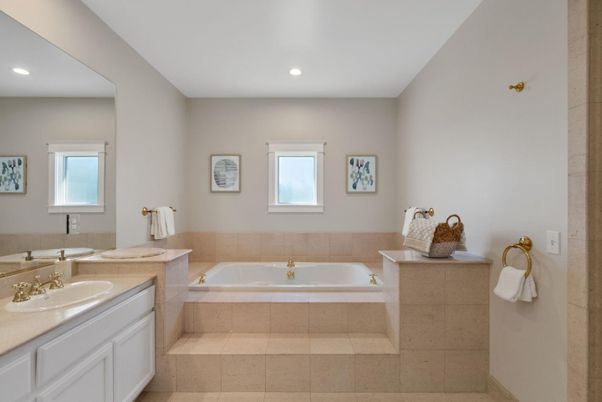 Bathroom, Dual Sink Vanities, Interior, Recessed Lighting
