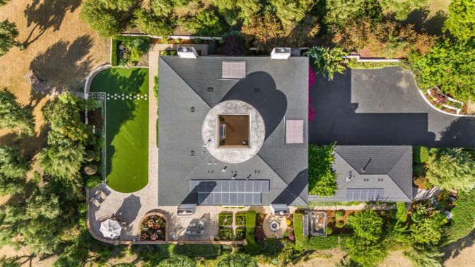 Exterior, Drone