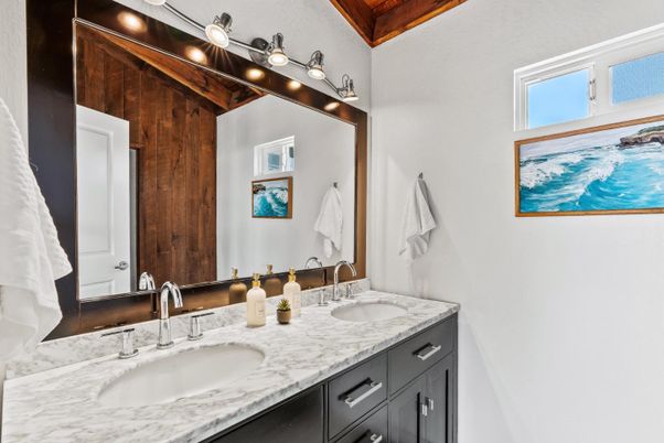 Bathroom, Dual Sink Vanities, Interior