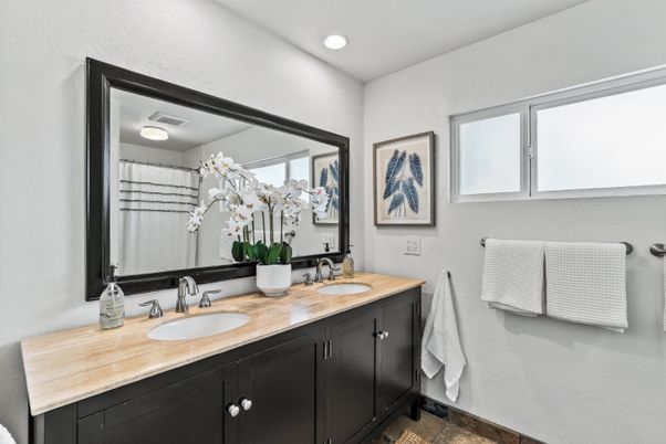 Bathroom, Dual Sink Vanities, Interior, Recessed Lighting