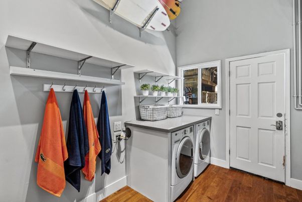 Interior, Washer, Wood Texture Flooring