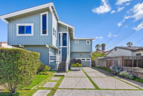 Attached, Exterior, Facade, Raised Ranch