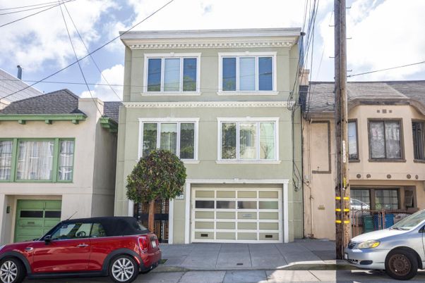 Attached, Exterior, Facade, Rowhouse