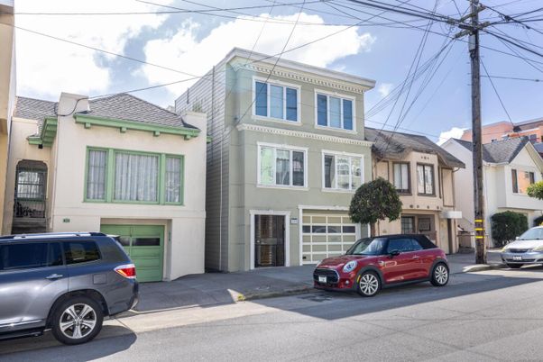 Attached, Exterior, Facade, Rowhouse