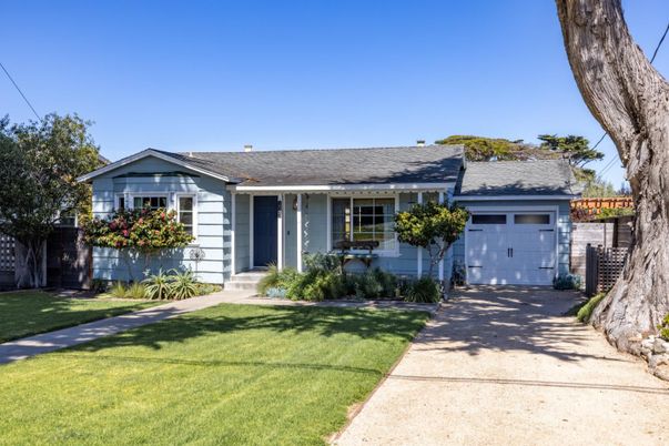 Attached, Exterior, Facade, Ranch