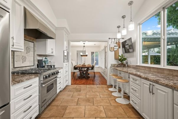 Dining room, Interior, Kitchen, Pendant Lights, Stainless Steel Appliances