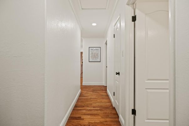 Interior, Recessed Lighting, Wood Texture Flooring