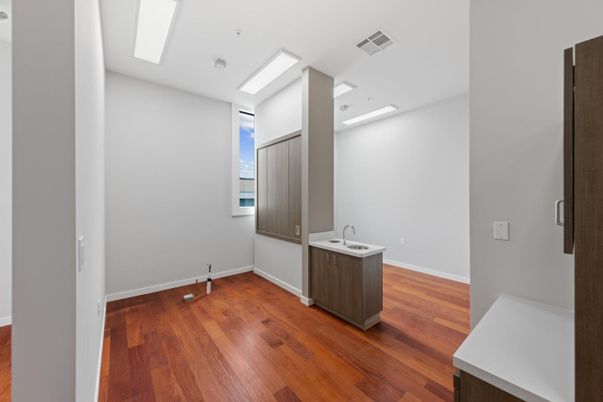 Bathroom, Interior, Recessed Lighting, Wood Texture Flooring