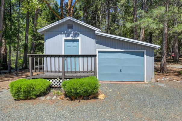 Detached Garage, Exterior