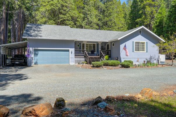 Attached, Exterior, Facade, Ranch