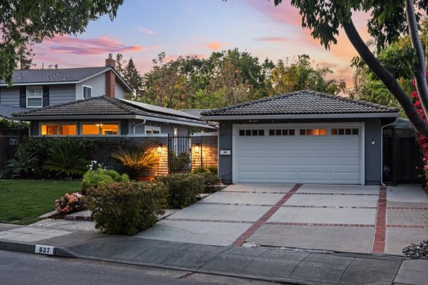 Attached, Exterior, Facade, Ranch