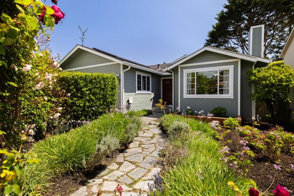 Exterior, Facade, Ranch