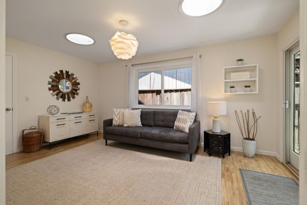 Interior, Pendant Lights, Wood Texture Flooring