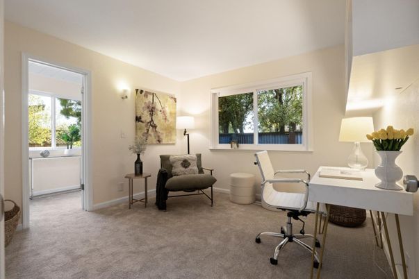 Home Office, Interior