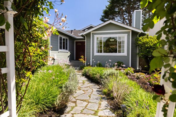 Exterior, Facade, Ranch
