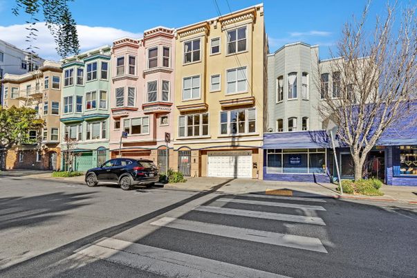 Attached, Exterior, Facade, Rowhouse
