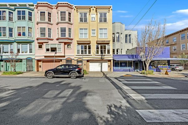 Attached, Exterior, Facade, Rowhouse