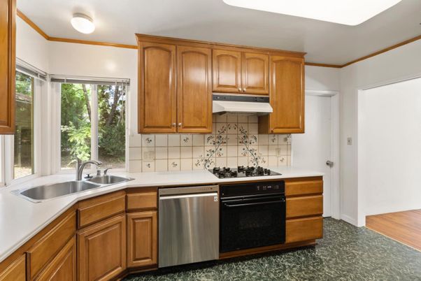 Interior, Kitchen, Stainless Steel Appliances, Wood Texture Flooring