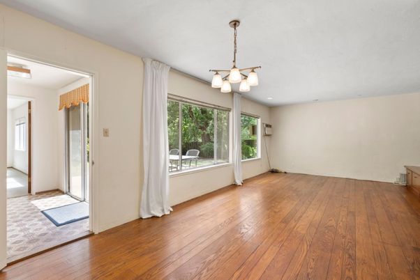 Chandelier, Empty room, Interior, Pendant Lights, Wood Texture Flooring