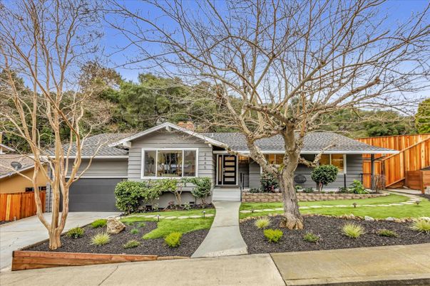 Attached, Exterior, Facade, Ranch