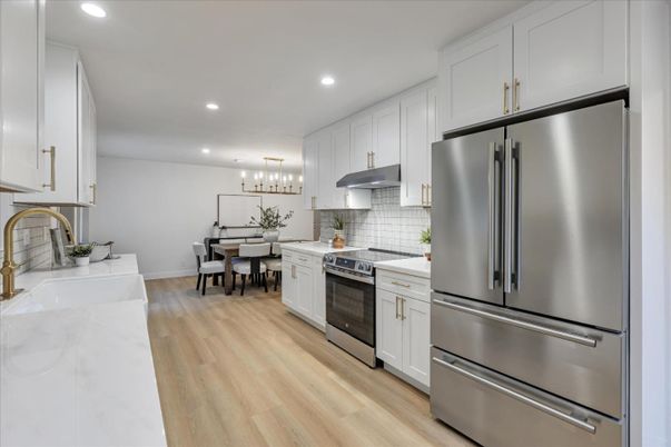 Chandelier, Dining room, Interior, Kitchen, Pendant Lights, Recessed Lighting, Stainless Steel Appliances, Wood Texture Flooring