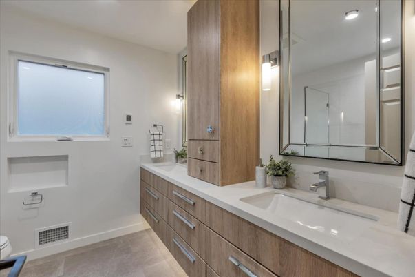 Bathroom, Dual Sink Vanities, Interior, Recessed Lighting