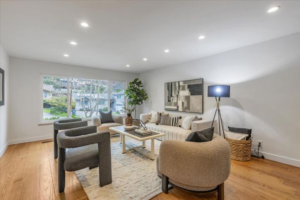 Interior, Living room, Recessed Lighting, Wood Texture Flooring